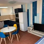 Patio Avec Cour Et Place De Parking En Bord De 度假居 拉诺维勒港