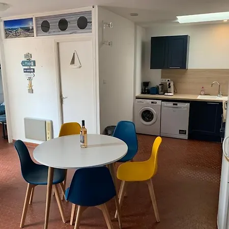 Patio Avec Cour Et Place De Parking En Bord De Holiday home *