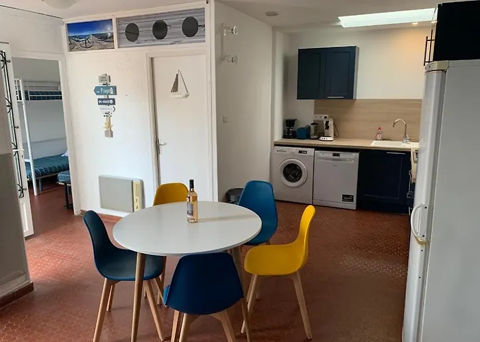 Patio Avec Cour Et Place De Parking En Bord De Holiday home *