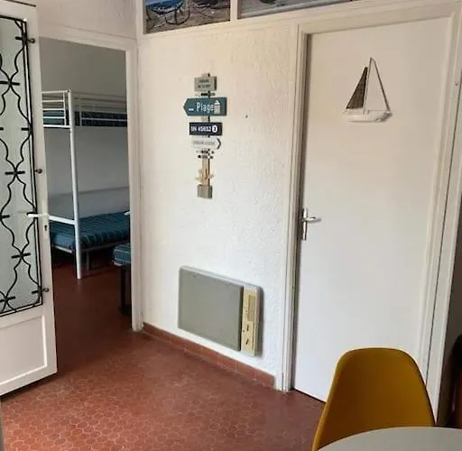 Patio Avec Cour Et Place De Parking En Bord De Holiday home *