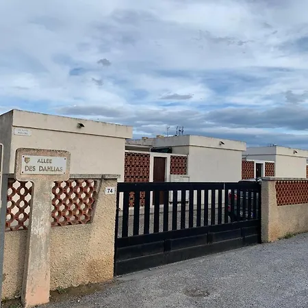 Patio Avec Cour Et Place De Parking En Bord De Holiday home Port-la-Nouvelle