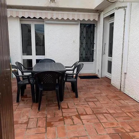 Holiday home Patio Avec Cour Et Place De Parking En Bord De