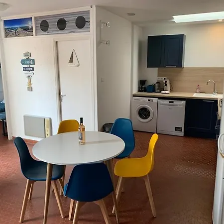Patio Avec Cour Et Place De Parking En Bord De Holiday home *