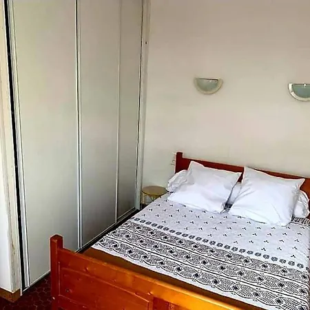 Holiday home Patio Avec Cour Et Place De Parking En Bord De Port-la-Nouvelle