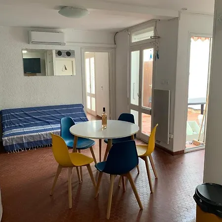 Patio Avec Cour Et Place De Parking En Bord De 포르트라누벨